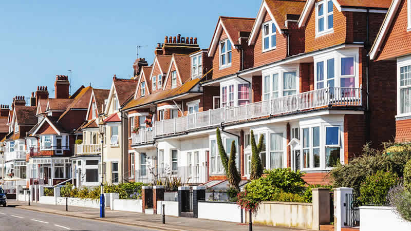 İngiltere’de konut fiyatları 11 yıl sonra ilk kez düştü