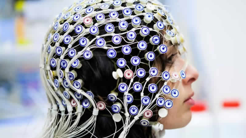 İngiltere’de şirketler çalışanlarını izlemek için beyin verilerini kullanabilir