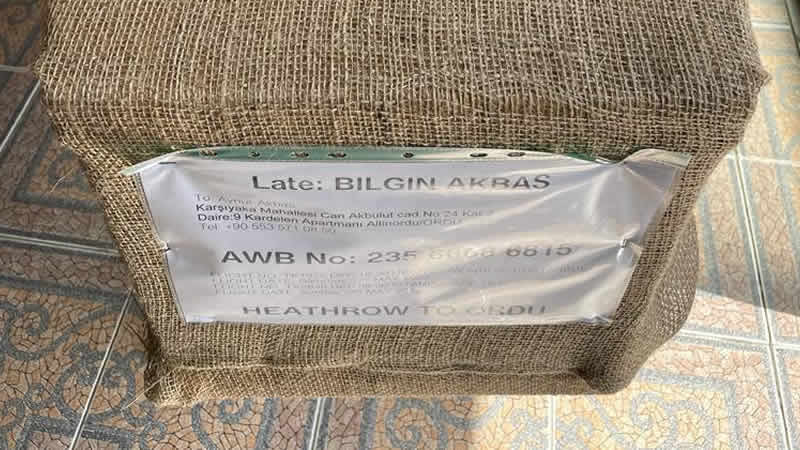 Kendi aralarında para toplayarak cenazeyi Türkiye’ye gönderdiler 