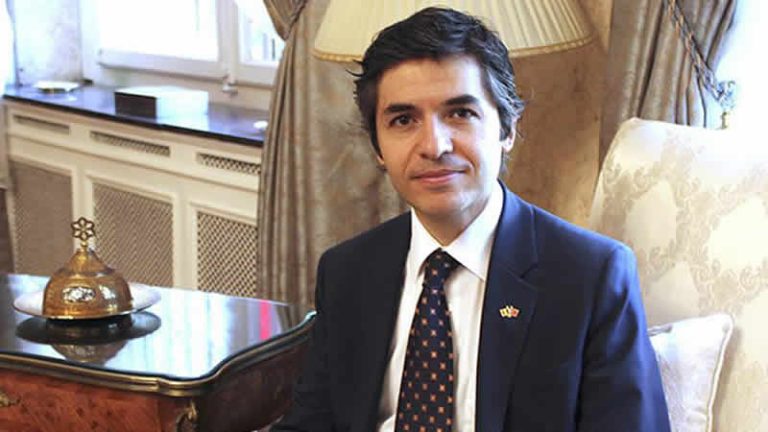 Londra Büyükelçisi Ertaş, Türk öğrencilerle buluştu