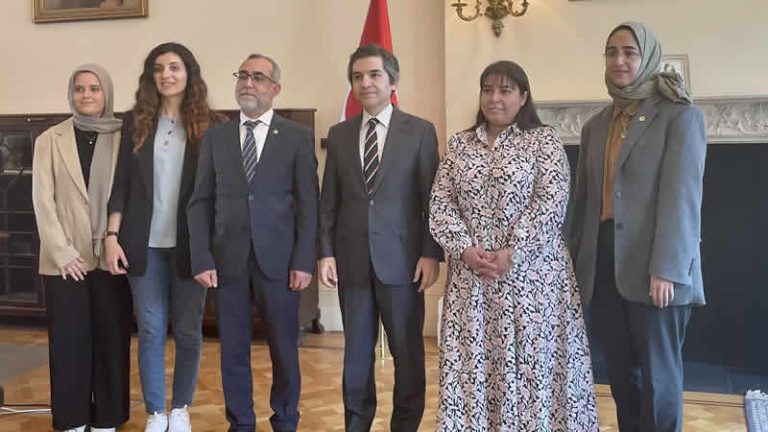 Londra Yunus Emre Enstitüsü, etkinlik gelirlerini AFAD’a bağışladı