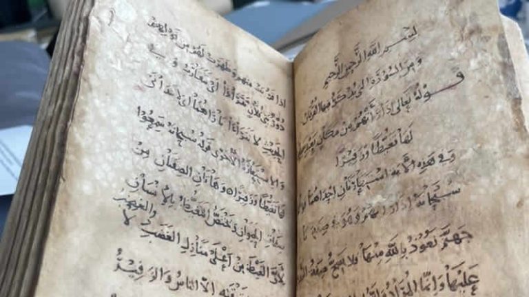 Londra’da nadir el yazması Kur’an ve tefsir sergisi