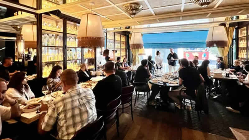 Londra’da ‘Uzun Masa’ oluşturuldu