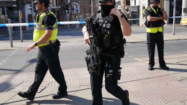 Nottingham’daki bıçaklı cinayet sonrası polis devriye gezecek