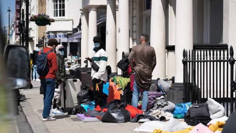 Sığınmacılar Londra’da insanlık dışı barınma koşullarını protesto ettiler