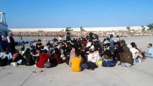 Ayvacık’ta İngiltere bayraklı teknede 144 kaçak göçmen yakalandı