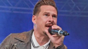 İngiliz şarkıcı, THY uçağında ‘olay’ çıkardı