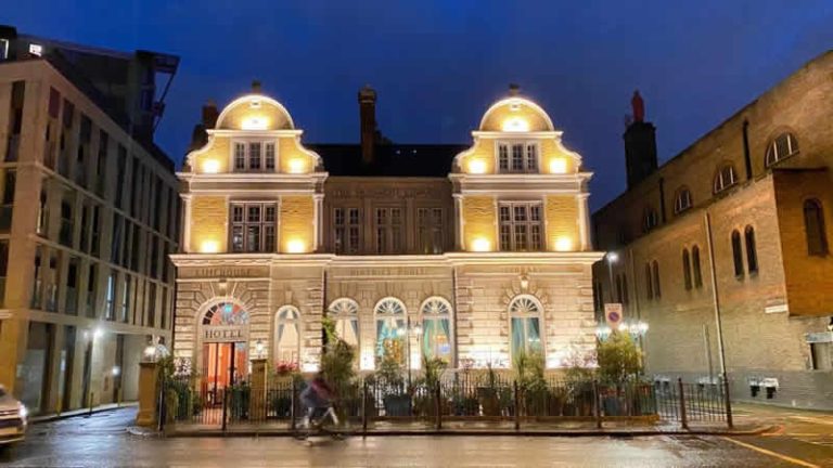 Dünyaca ünlü isimler Londra’da aynı çatı altında buluştu