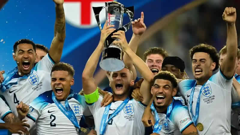 İngiltere 39 yıllık hasrete son verdi