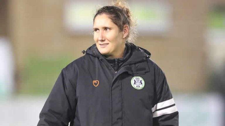 İngiltere’de ilk defa bir kadın teknik direktör profesyonel ligde