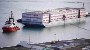 İngiltere’de mülteciler için ‘yüzen hapishane’ yapıldı