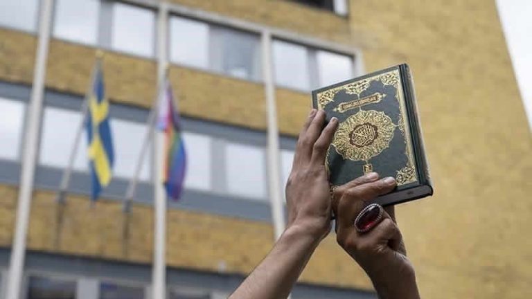 İngiltere’den İsveç’te Kur’an-ı Kerim’e yapılan saldırıya tepki