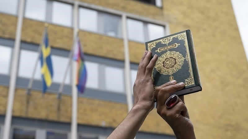 İngiltere’den İsveç’te Kur’an-ı Kerim’e yapılan saldırıya tepki