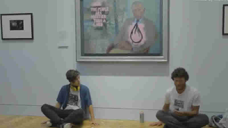 Aktivistler, İngiltere Kralı Charles’ın resmini boyadı