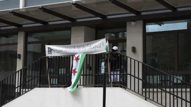 İsveç’te Kur’an-ı Kerim yakılması Londra’da protesto edildi