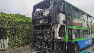 Oxfordshire’da seyir halinde yanan otobüs yürekleri ağza getirdi