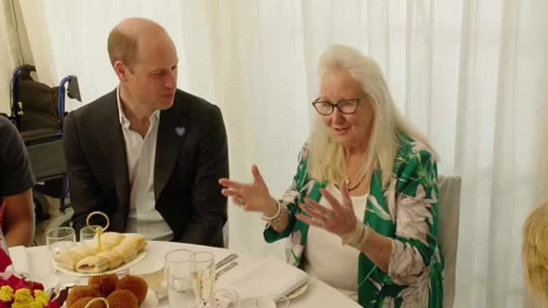 Prens William ve Kate, NHS’nin ilk bebeğiyle tanıştı