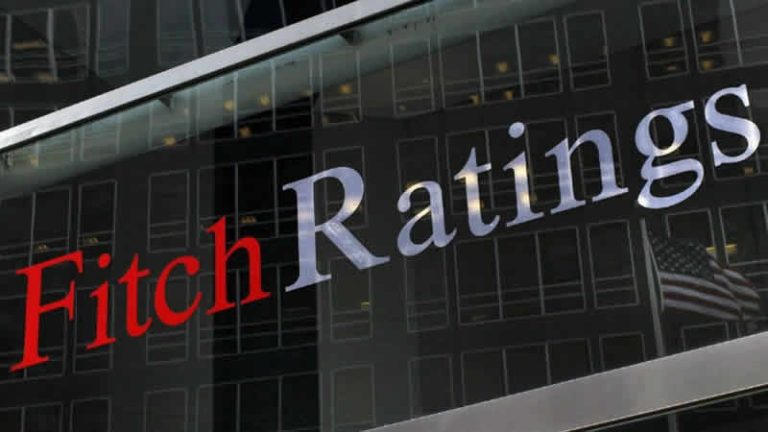 Fitch: Yapışkan enflasyon İngiltere’de faiz oranlarını etkiliyor