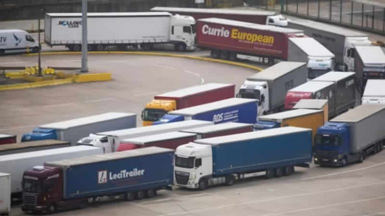 Hükümet, Brexit sonrası sınır kontrollerini 5. kez erteleyecek