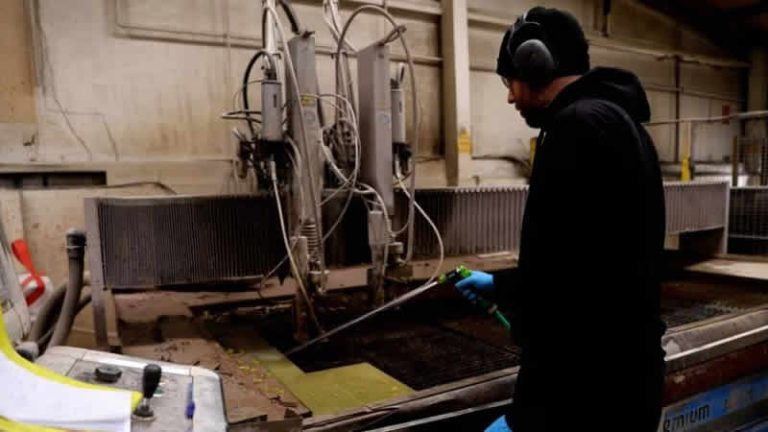 İngiltere’de bileşik PMI, son 2,5 yılın en düşük seviyesinde