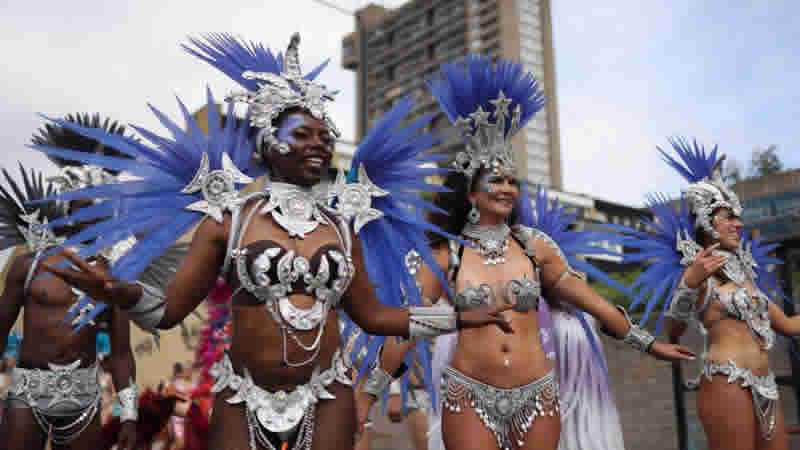 Notting Hill Karnavalı renkli görüntülere sahne oldu