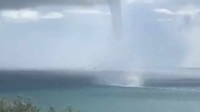  İngiltere’de meydana gelen su hortumu böyle görüntülendi