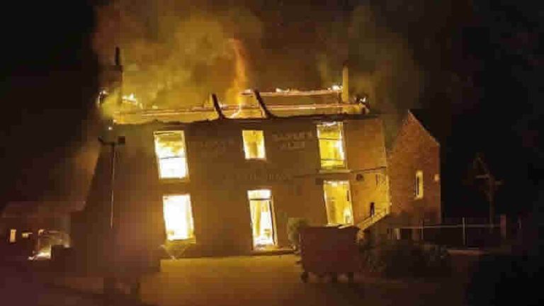 İngiltere’nin “en çılgın” Pub’ındaki yangın bölge halkını kızdırdı