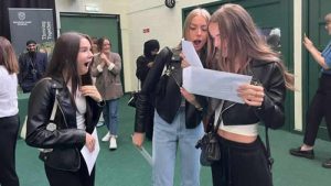 GCSE sonuçlarının Kovid öncesi seviyelere yakın olması bekleniyor