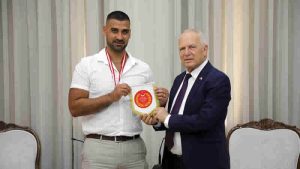 Zorlu Töre: Londra’daki Kıbrıslı Türkler KKTC’nin ayrılmaz parçasıdır