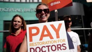 İngiltere’de Asistan Doktorlar Beş Günlük Greve Gitti