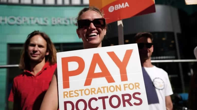 İngiltere’de Asistan Doktorlar Beş Günlük Greve Gitti