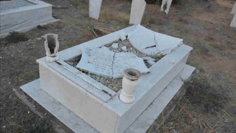 Batı Trakya’da Türk mezarlığına saldırı