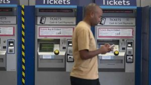 İngiltere’de demiryolu grevleri sürüyor