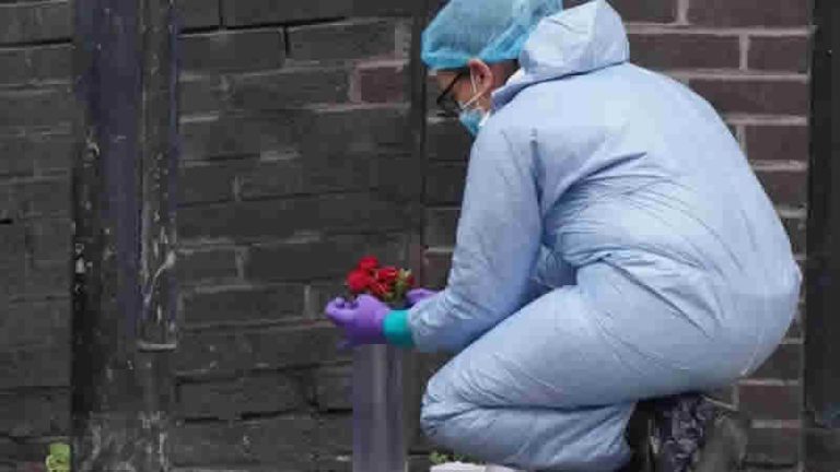 İngiltere şokta: Çiçekleri kabul etmedi diye kız arkadaşını katletti!