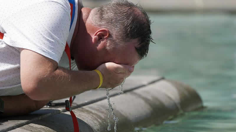 İngiltere yılın en sıcak gününü yaşadı
