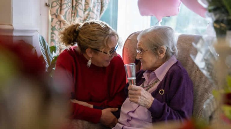 İngiltere’de 100 yaşına ulaşan kişilerin sayısında rekor