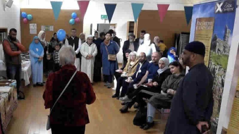 İngiltere’de 250 camide diğer din mensuplarına İslam tanıtıldı!