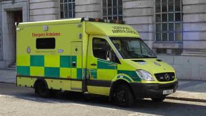 İngiltere’de bir hasta  3 gün ambulans bekledi