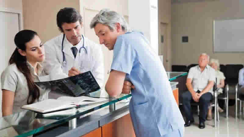 İngiltere’de hastalar MR için 2 buçuk yıl bekliyor