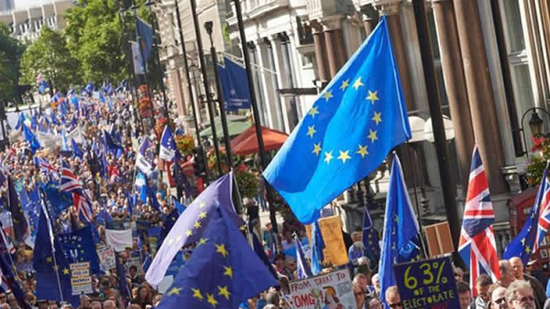 Londra’da Brexit karşıtları yürüdü