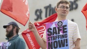 Londra’da Unite sendikasına bağlı sağlık personelleri greve gitti
