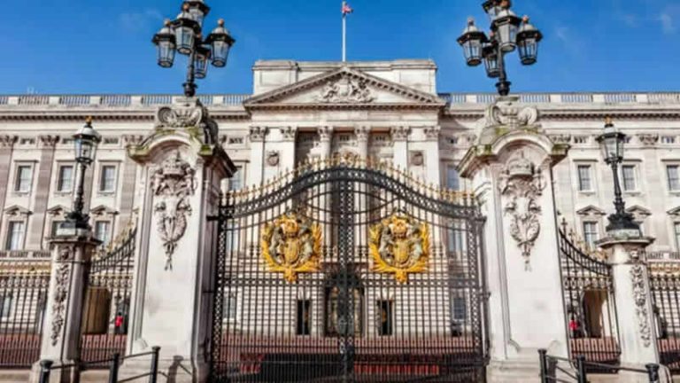 Londra’da kraliyet ahırlarına girdiği iddiasıyla bir kişiye gözaltı