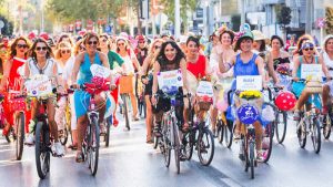 Londra’da ‘Süslü Kadınlar Bisiklet Turu’ pazar günü başlıyor