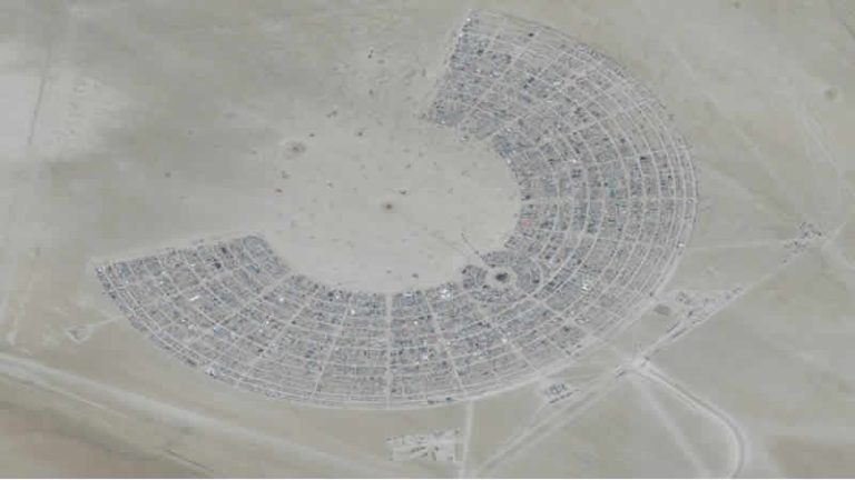 On binlerce kişi Burning Man festivalinde mahsur kaldı