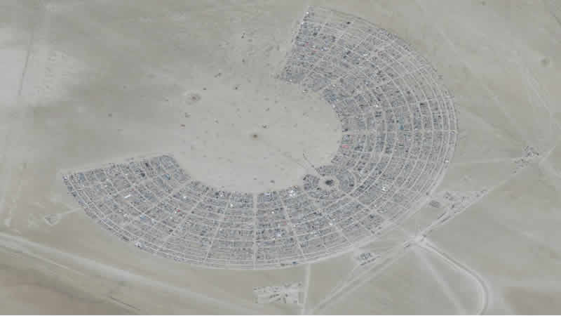 On binlerce kişi Burning Man festivalinde mahsur kaldı