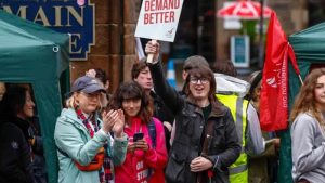Personel grevi, üniversiteye yeni başlayan öğrencilerin ilk haftasını sekteye uğrattı