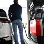 İngiltere’de dizel fiyatı litre başına 2 sterlinle rekor seviyeye ulaştı