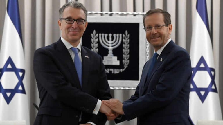 İngiliz büyükelçi, İsrail’e seslendi: Savaş kanunlarına uymalı