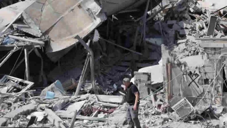 İngiliz diplomatların aileleri İsrail’i terk edecek