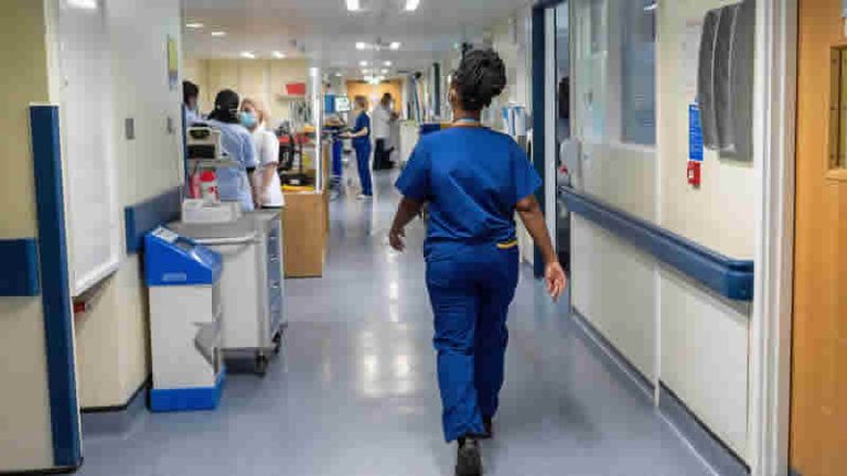 Londra’daki Bir Hastanede 200 hastanın Koridorlarda Tedavi Edildiği Ortaya Çıktı